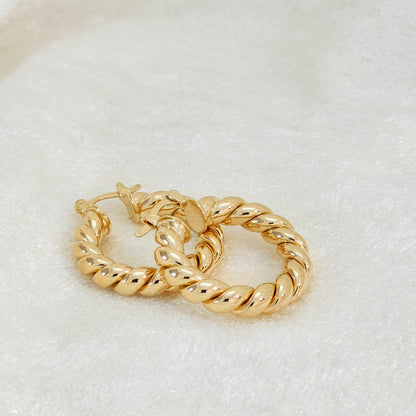 RESILIENT HOOPS 18kt Gold Filled Twisted Crossaint