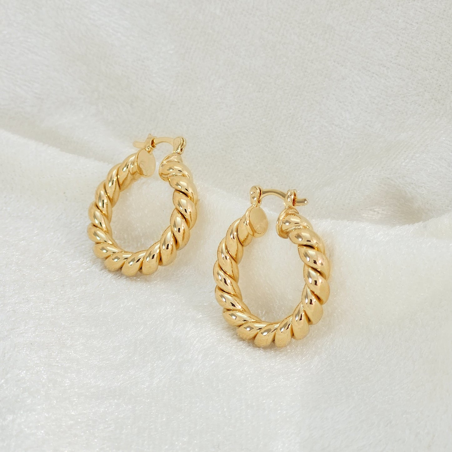 RESILIENT HOOPS 18kt Gold Filled Twisted Crossaint